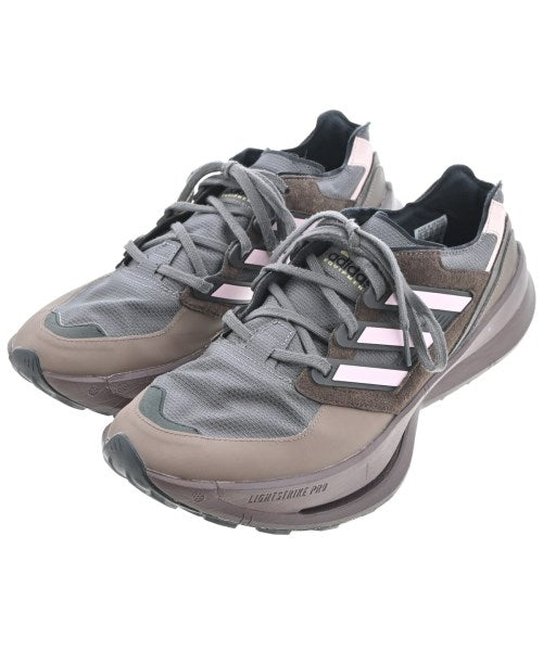 adidas 運動鞋