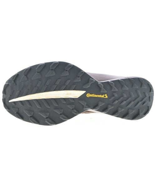 adidas 運動鞋