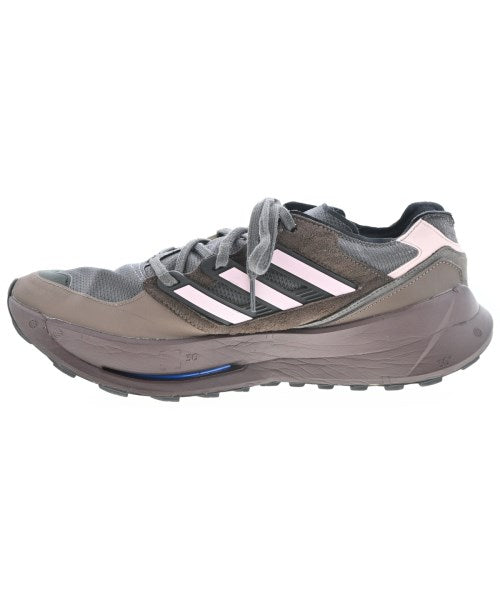 adidas 運動鞋