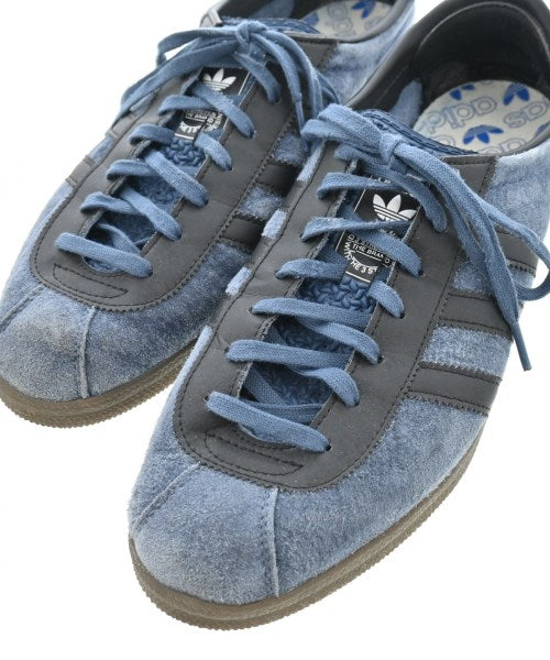 adidas 運動鞋
