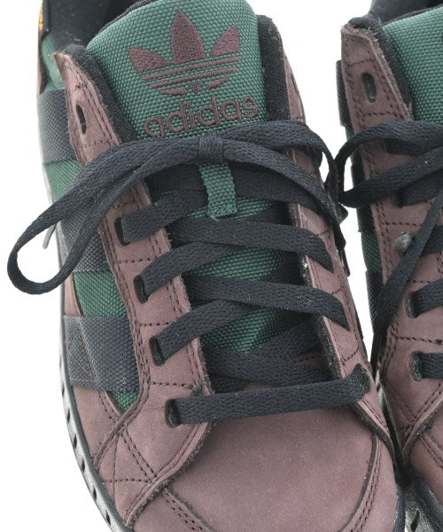 adidas 運動鞋