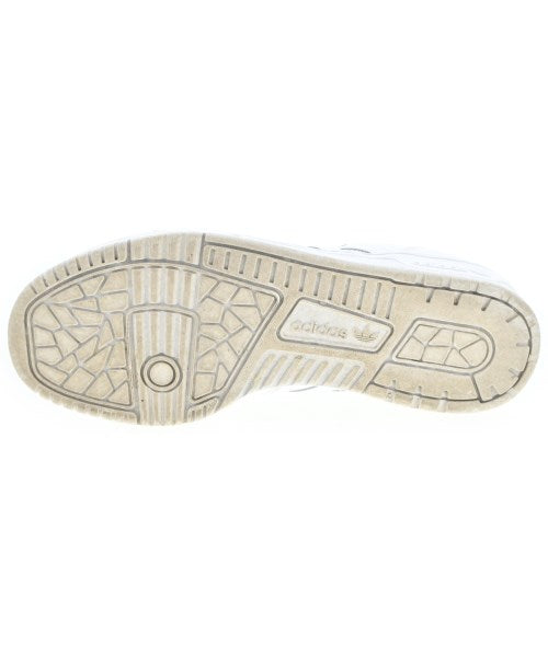 adidas 運動鞋