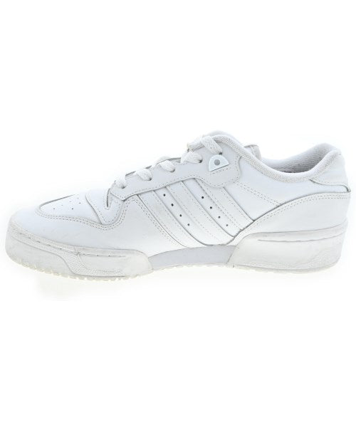 adidas 運動鞋