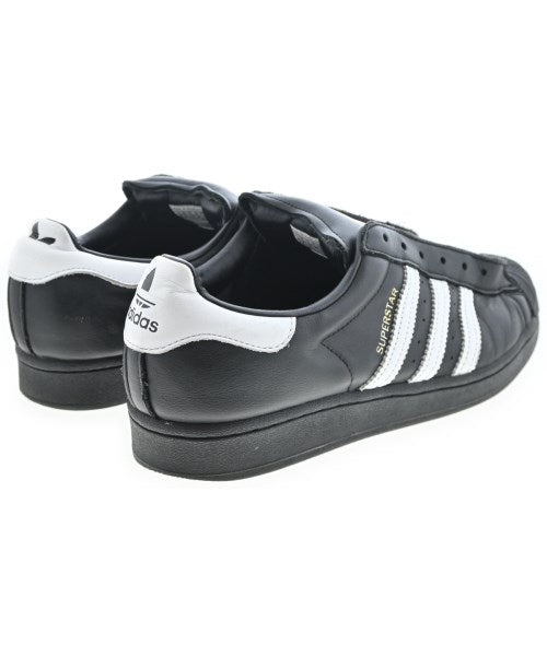 adidas 運動鞋