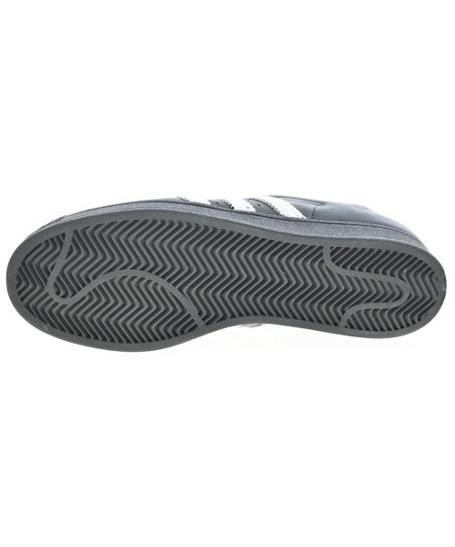 adidas 運動鞋