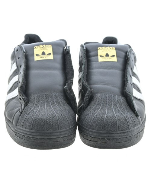 adidas 運動鞋