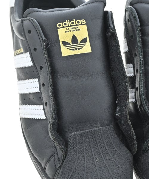 adidas 運動鞋