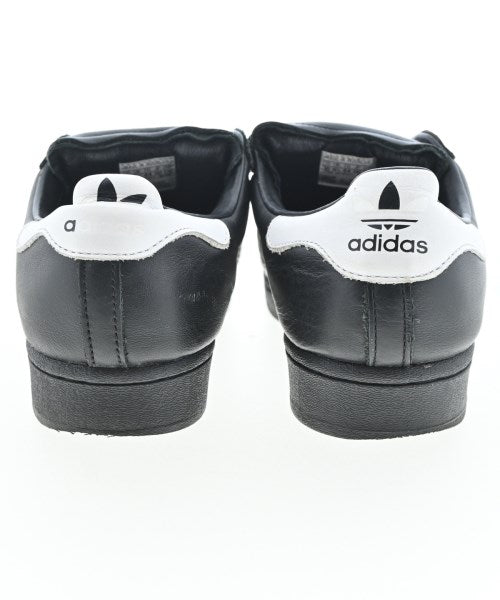 adidas 運動鞋