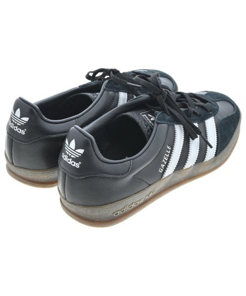 adidas 運動鞋