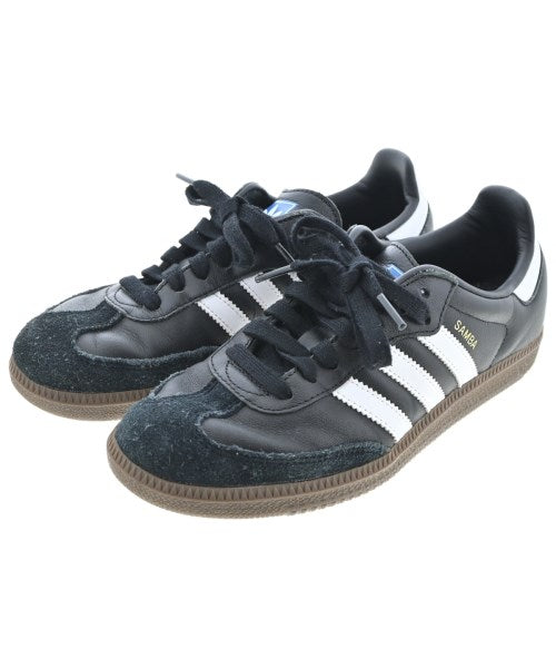 adidas 運動鞋