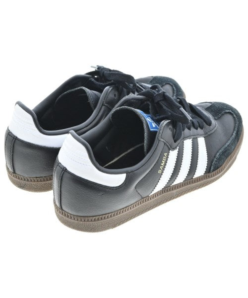 adidas 運動鞋