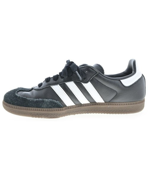 adidas 運動鞋