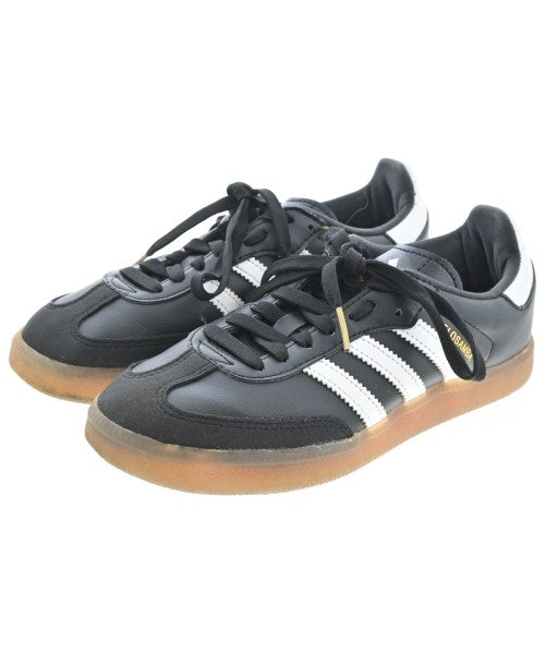 adidas 運動鞋