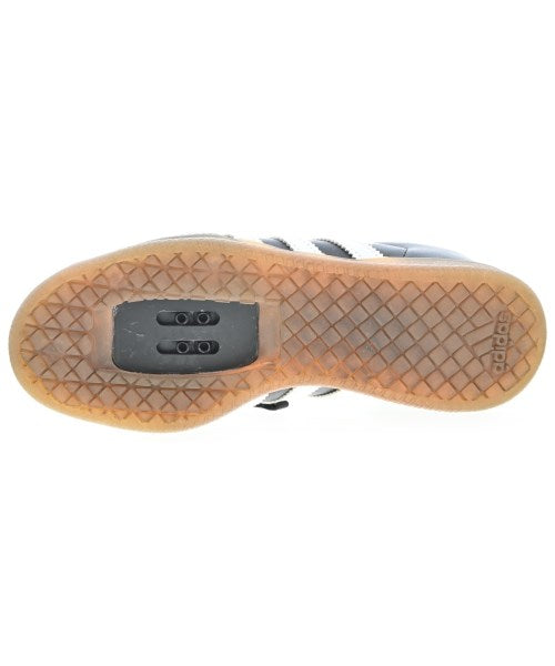 adidas 運動鞋