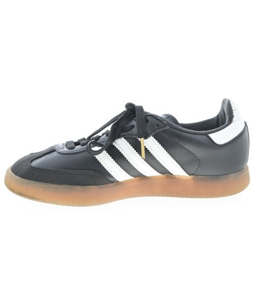 adidas 運動鞋