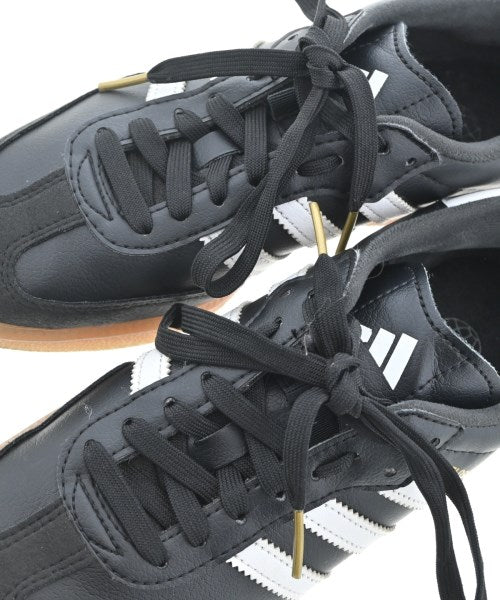 adidas 運動鞋
