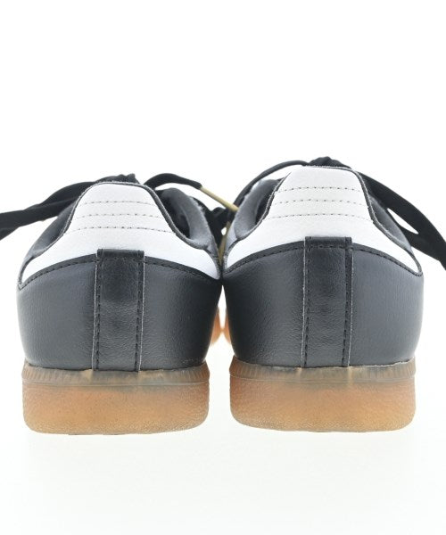 adidas 運動鞋