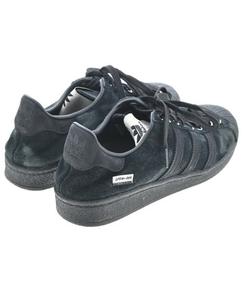 adidas 運動鞋