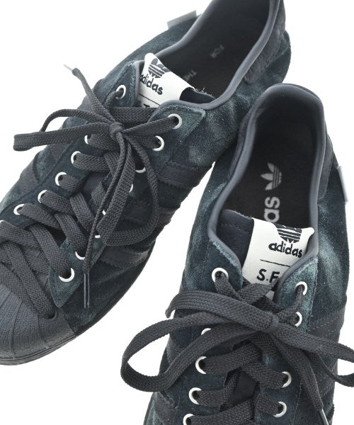 adidas 運動鞋