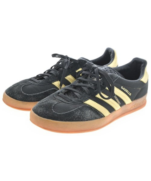 adidas 運動鞋