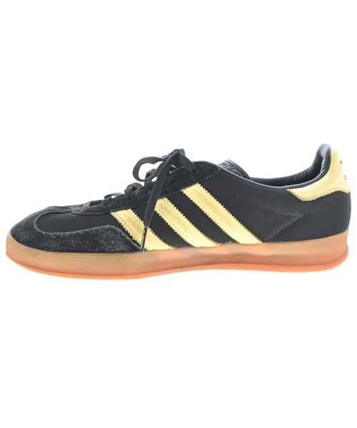 adidas 運動鞋