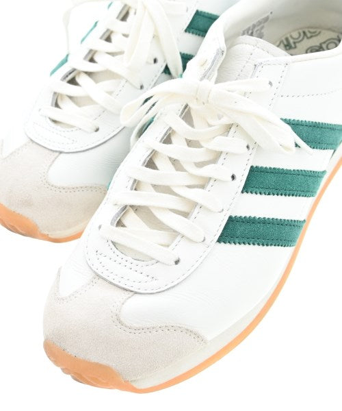 adidas 運動鞋