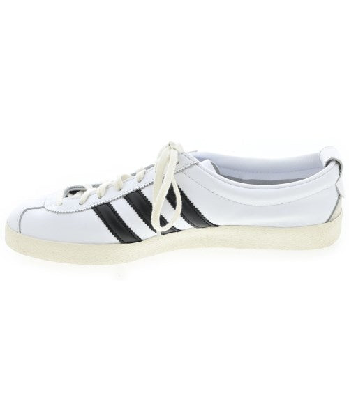 adidas 運動鞋