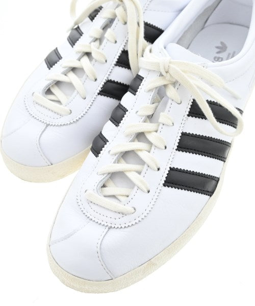 adidas 運動鞋