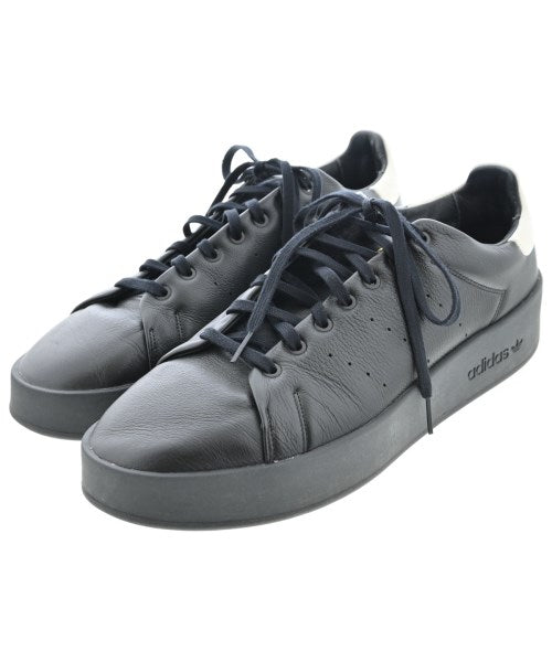 adidas 運動鞋