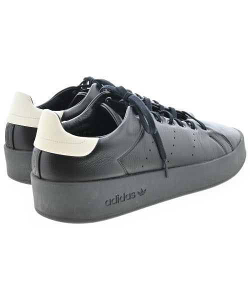 adidas 運動鞋