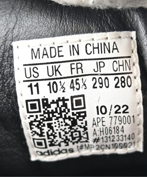 adidas 運動鞋
