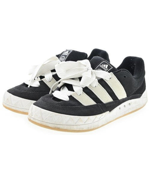 adidas 運動鞋