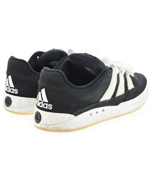 adidas 運動鞋