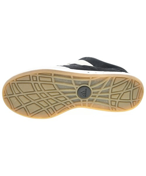 adidas 運動鞋