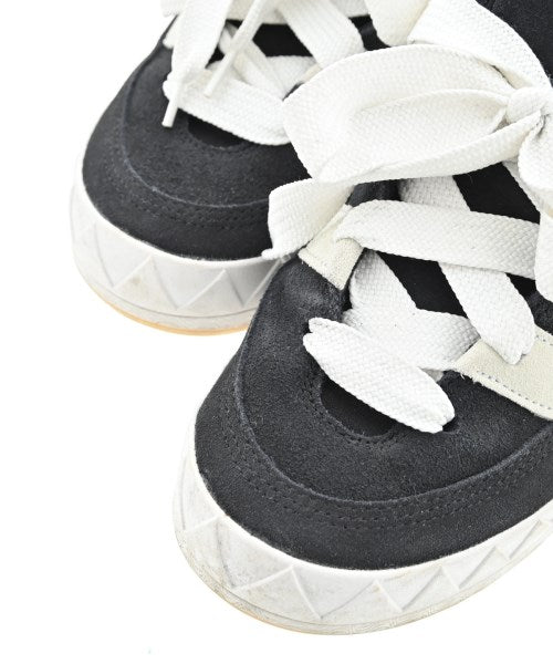 adidas 運動鞋