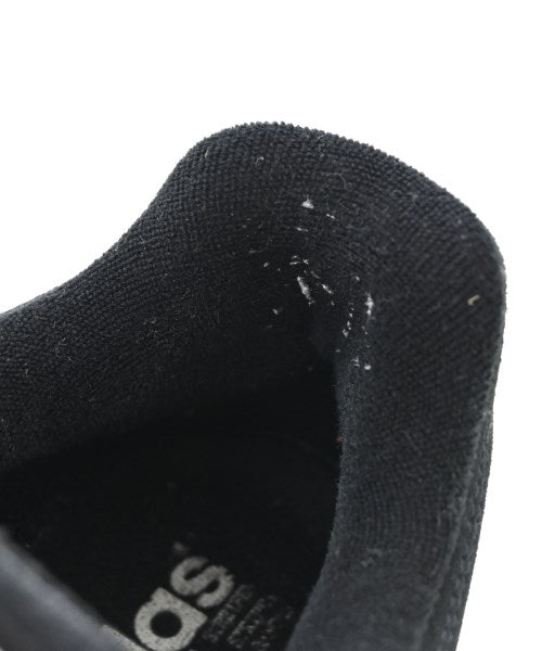 adidas 運動鞋