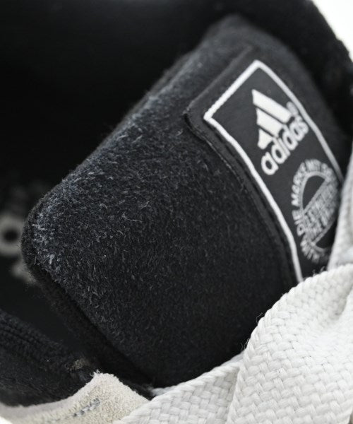 adidas 運動鞋