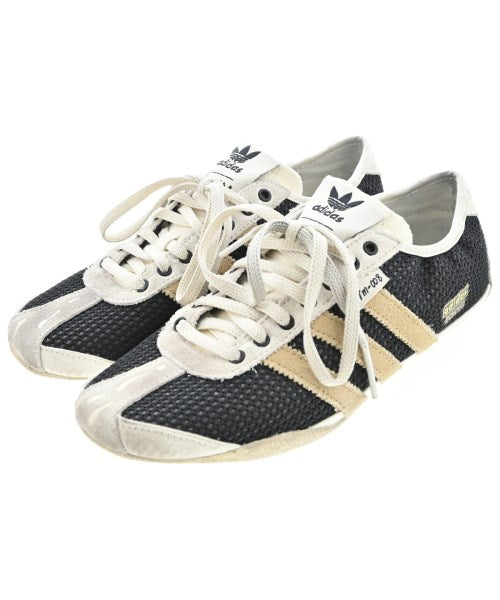 adidas 運動鞋