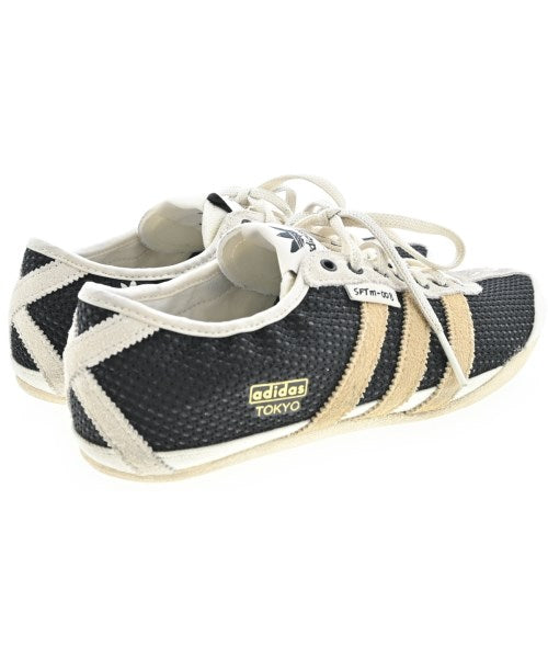 adidas 運動鞋