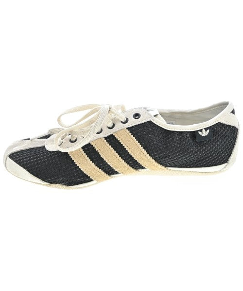 adidas 運動鞋