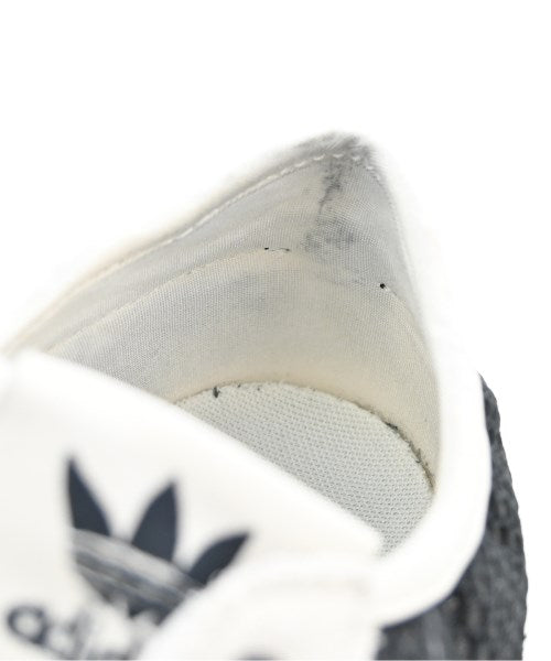 adidas 運動鞋