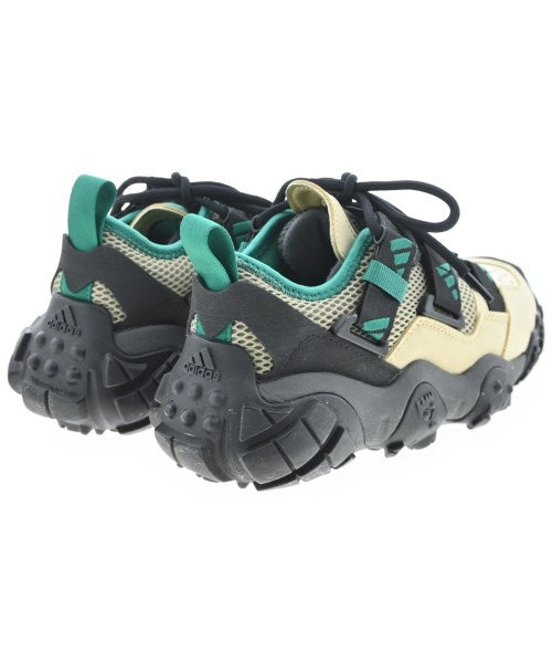adidas 運動鞋