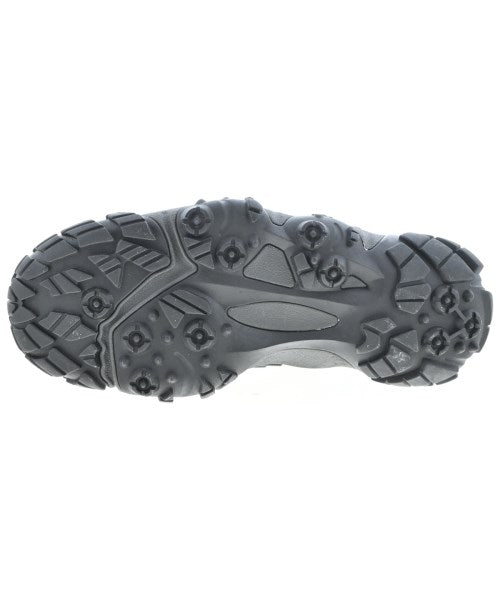 adidas 運動鞋