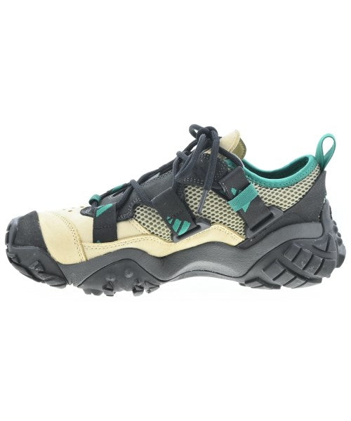 adidas 運動鞋