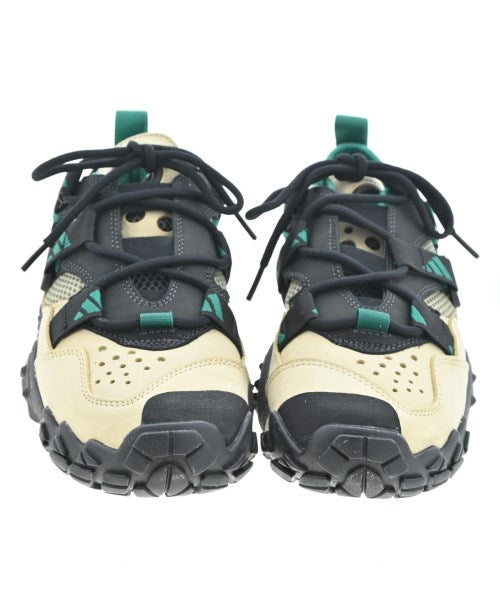 adidas 運動鞋