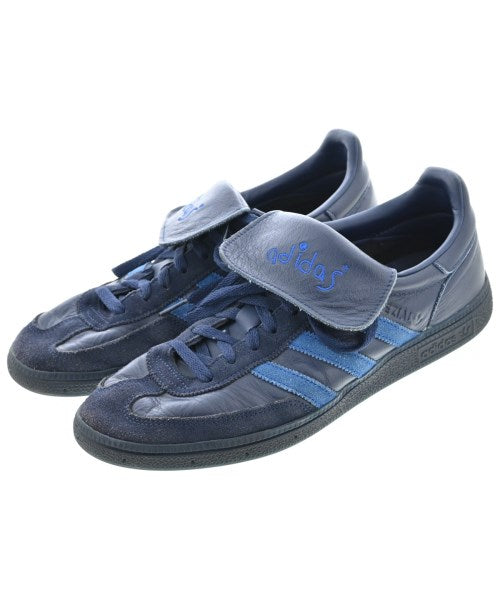 adidas 運動鞋