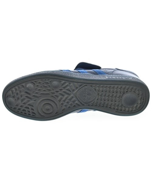 adidas 運動鞋