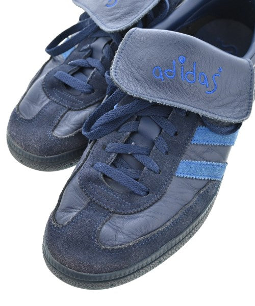 adidas 運動鞋