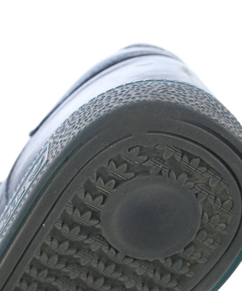 adidas 運動鞋