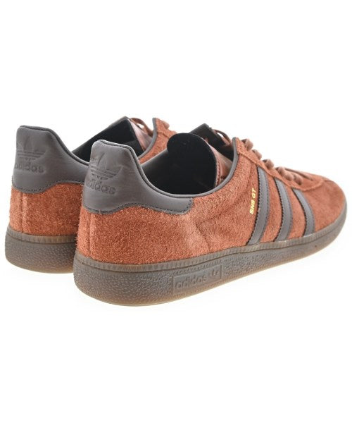 adidas 運動鞋